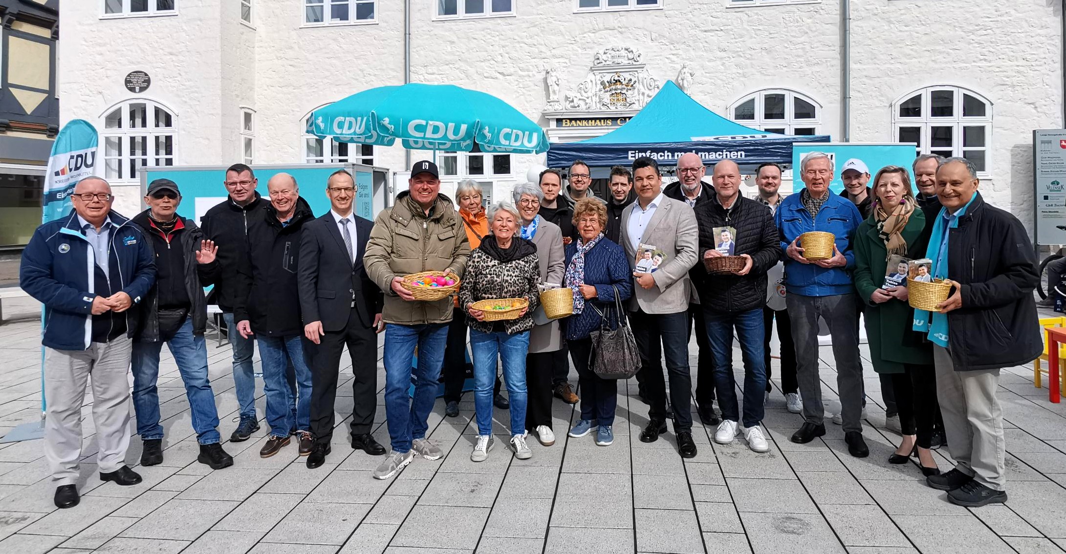 Die CDU bei ihrem erfolgreichen Wahlkampfauftakt in der Fu�g�ngerzone.�Foto: privat