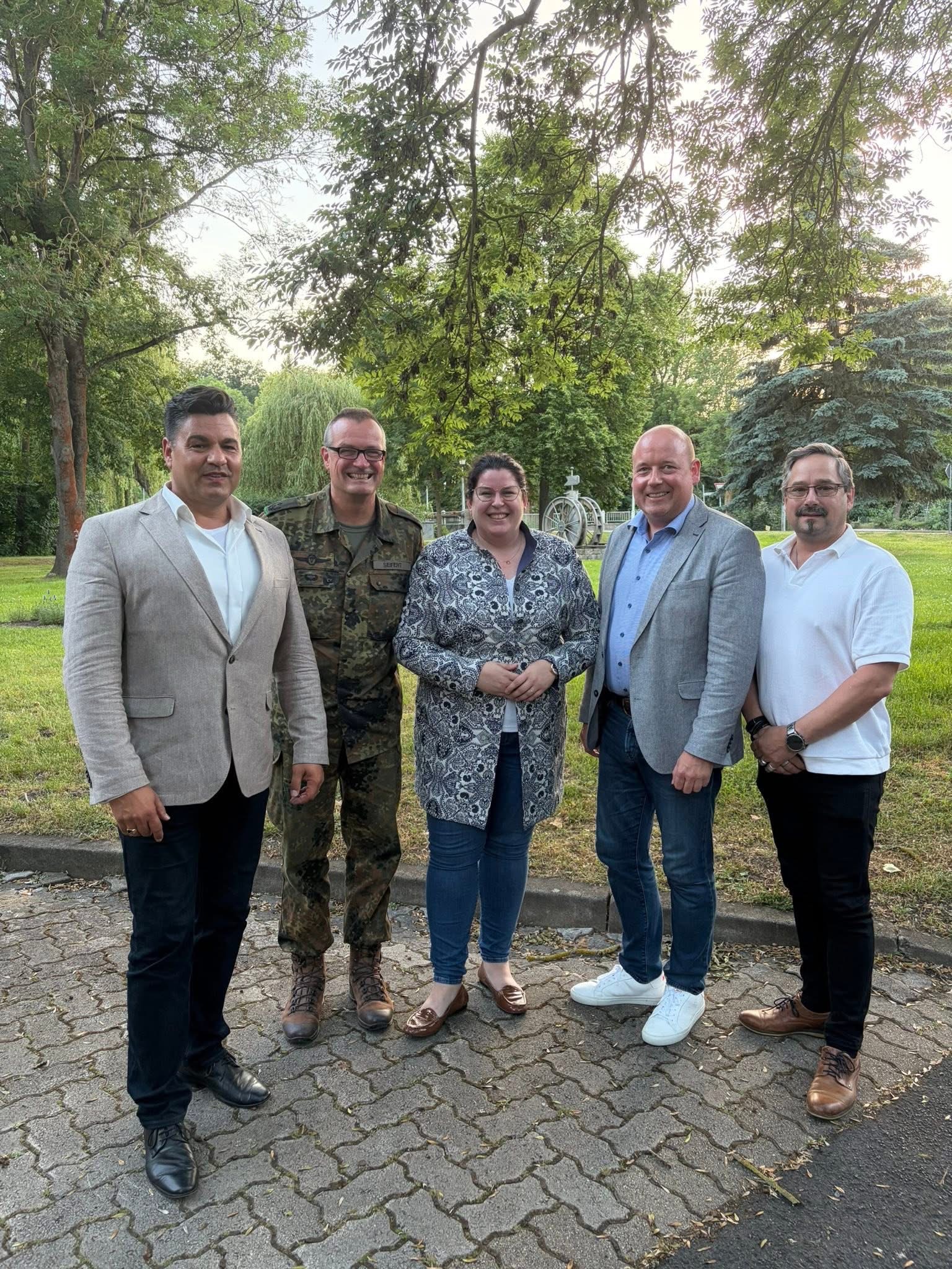 Tobias Thurau, Oberstleutnant Gilles Seifert, Lena D�pont, Holger Bormann und Bernd Reiner. Foto: CDU Wolfenb�ttel